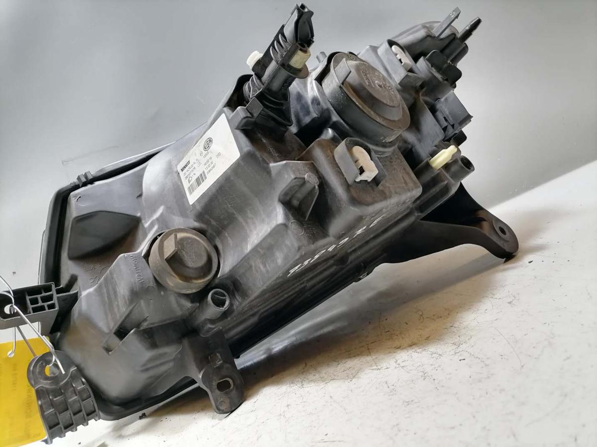 Dacia Sandero 2 original Scheinwerfer vorn rechts Halogen Halter oben abgebrochen Bj.2016